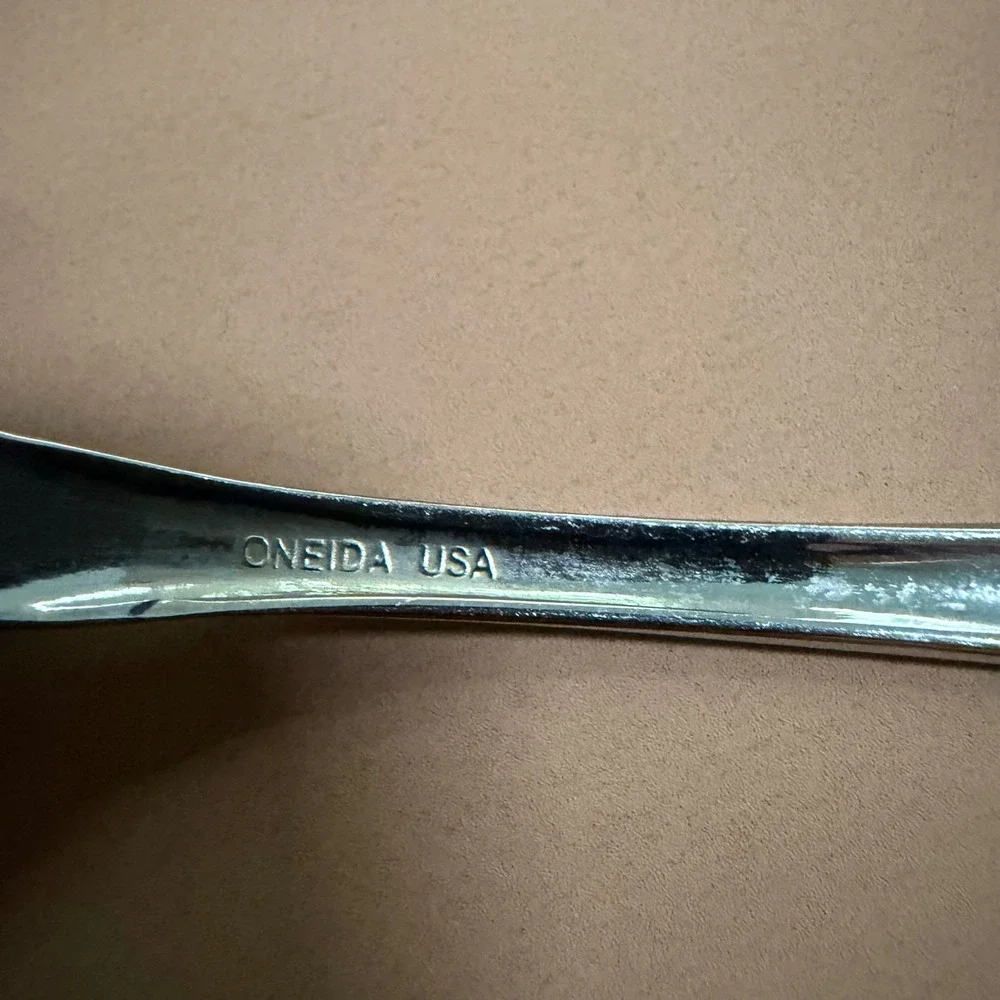Oneida Chateau Stainless Steel Teaspoons Set of 8 USA 6 Inch Flatware Silverware